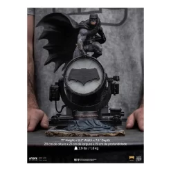 DC Comics Zack Snyder's Justice League - Deluxe Art Scale 1/10 - Figurine Batman On Batsignal PRÉCOMMANDE -Figurines Soldes dc comics zack snyder s justice league deluxe art scale 110 figurine batman on batsignal 15
